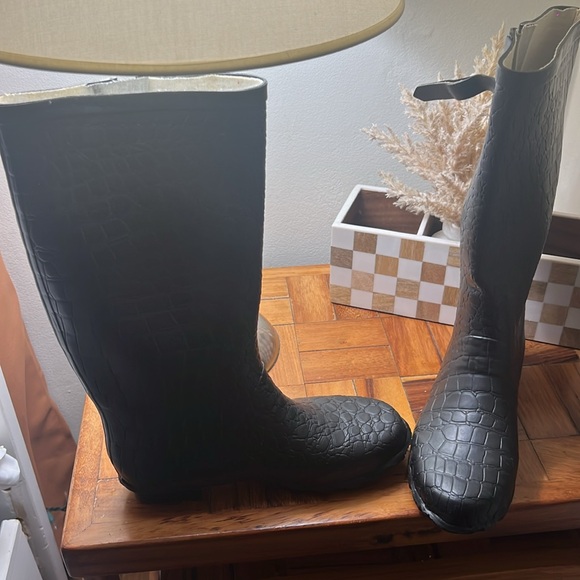 NW/OT Black Crocodile Pattern Women's Boots - Picture 5 of 5